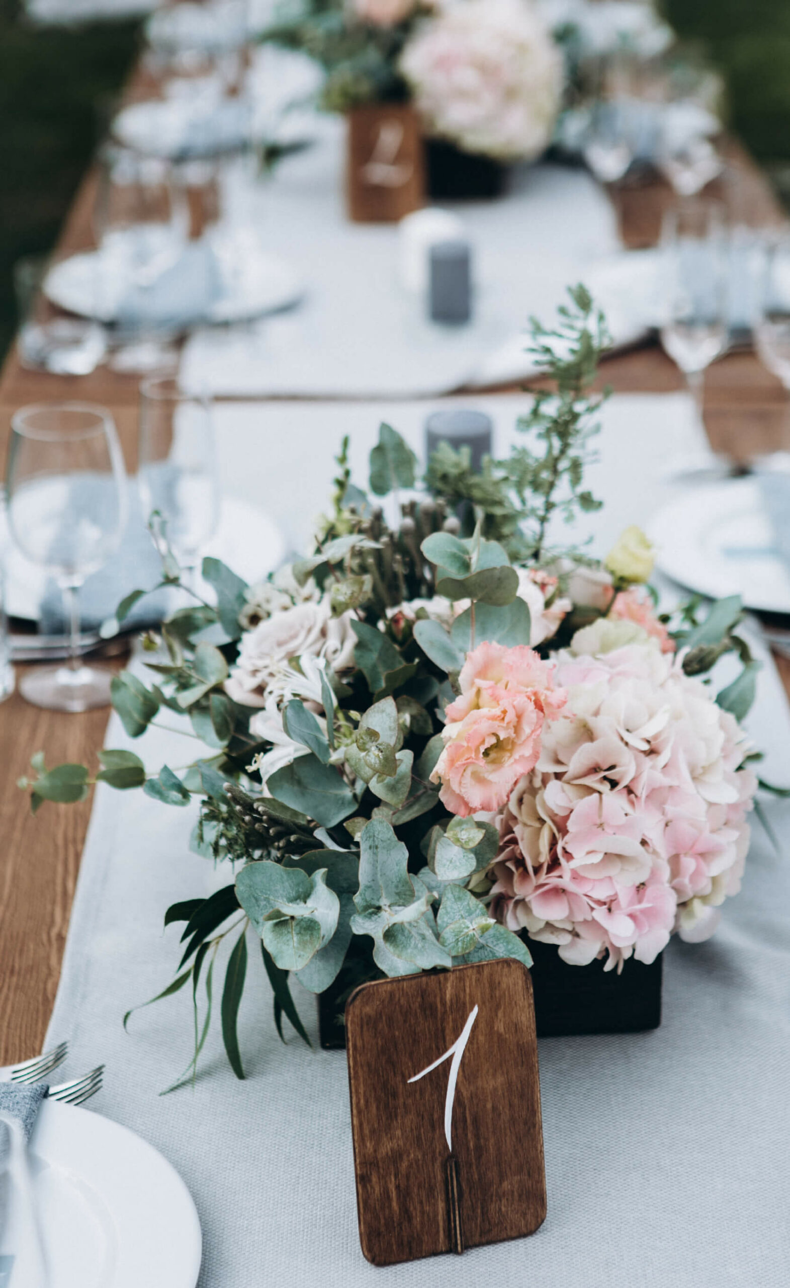 image of a wedding table centerpiece